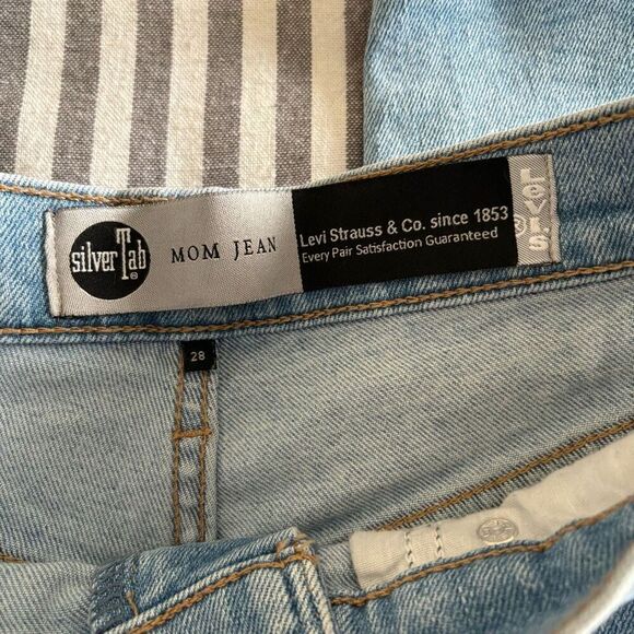 Levi's Women's SilverTab Mom Jeans Size 28 - Picture 5 of 10